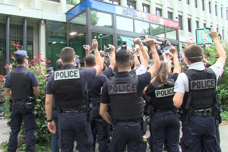 “Il faut arrêter de stigmatiser la police”, 130 policiers démissionnaires à Grenoble après…