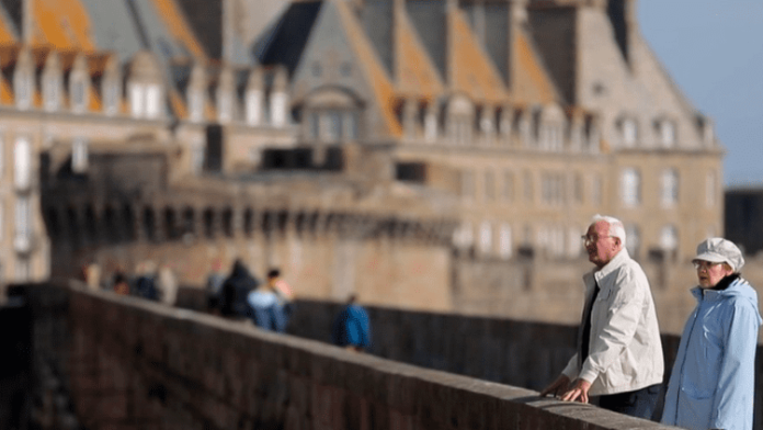 Pâques : le soleil réjouit les touristes à Saint-Malo