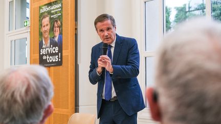 Présidentielle 2027 : le souverainiste Nicolas Dupont-Aignan se lance pour la 4e fois dans la course à l'Elysée