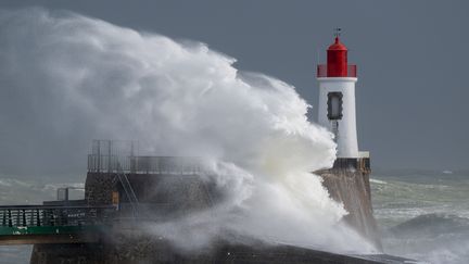 Après 3 heures de recherches en pleine nuit, un pêcheur retrouvé par les secours au large de la Vendée