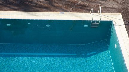 Une petite fille de huit ans porteuse d'un handicap meurt noyée dans une piscine familiale de la Drôme