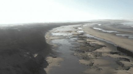 Maisons au bord de l’eau : le risque côtier face aux acheteurs