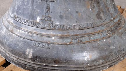 Bouches-du-Rhône : deux suspects, dont un agent municipal, déférés pour le vol d’une cloche historique revendue pour être fondue