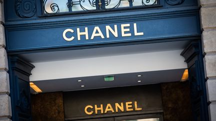 Un magasin Chanel à Paris cambriolé après une attaque à la