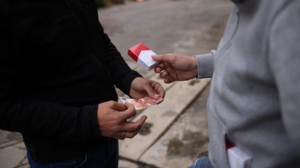REPORTAGE. À Marseille, un marché noir de la cigarette très structuré, aux méthodes comparables à celles du trafic de stupéfiants
