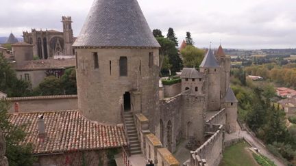 Carcassonne : la cité médiévale fait le plein de touristes pendant les vacances de la Toussaint