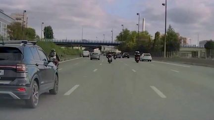 Violences policières : un motard percuté sur l'autoroute porte plainte