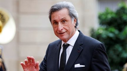 Municipales 2026 : l'ancien journaliste Patrick de Carolis annonce vouloir briguer un nouveau mandat à Arles