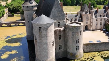 De la faïencerie de Gien au château de Sully, le riche patrimoine du Loiret