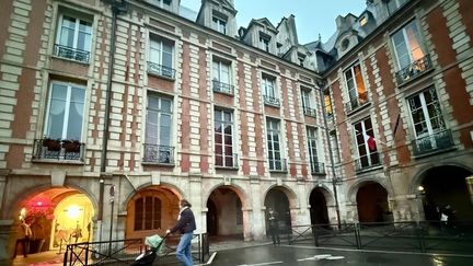 Des logements sociaux vont être construits dans un ancien hôtel particulier place des Vosges, l'un des lieux les plus chers de Paris