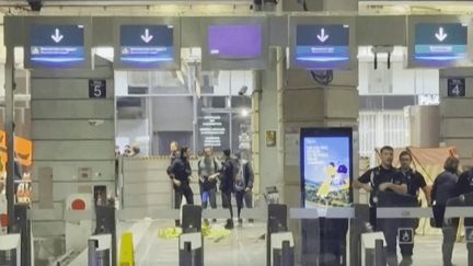 Paris : la police tire sur un homme armé d’un couteau à Montparnasse
