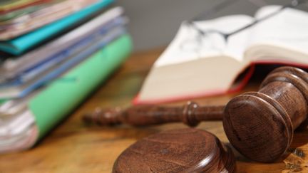 Homme poignardé devant un bar à Marseille : un suspect interpellé et déféré devant la justice