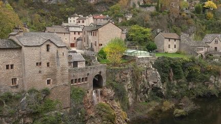 Lozère : à Saint-Chély-du-Tarn, la cascade a perdu son rocher emblématique