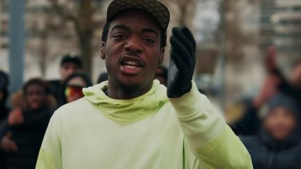 Immeuble incendié lors du tournage d'un clip dans le Rhône : le rappeur interpellé