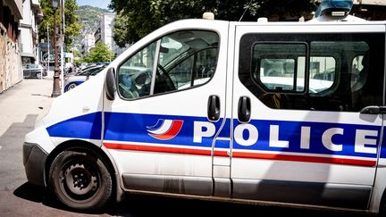 Des policiers ouvrent le feu après un refus d'obtempérer à Toulon, la passagère du véhicule blessée
