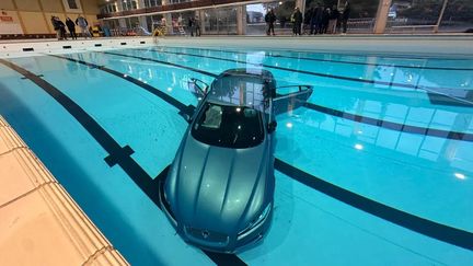 Une voiture finit sa course dans la piscine municipale de La Ciotat au milieu des nageurs
