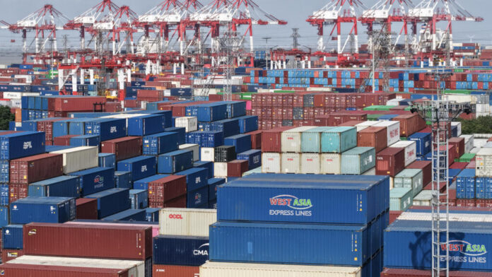 L'excédent commercial de la Chine dépasse pour la première fois 1 000 milliards de dollars