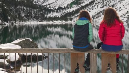 Hautes-Pyrénées : le lac de Gaube et ses eaux cristallines, un joyau qui ravit les promeneurs hivernaux