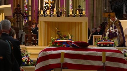 Débarquement : l'hommage au dernier vétéran amérindien à la cathédrale de Bayeux