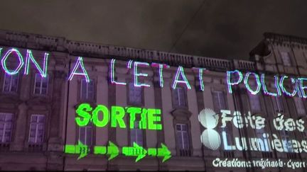 Slogans anti-police à la Fête des Lumières à Lyon : le mouvement écologiste local Soulèvement de la Terre revendique l’action