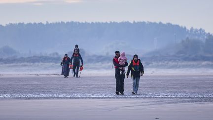 La défenseure des droits alerte sur l'usage d'armes contre des personnes migrantes voulant traverser la Manche