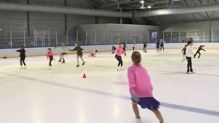 JO d'hiver 2026 : à Troyes, le patinage artistique séduit les plus jeunes