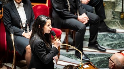 Que contient la réforme constitutionnelle sur la Nouvelle-Calédonie, examinée en commission au Sénat, mercredi ?