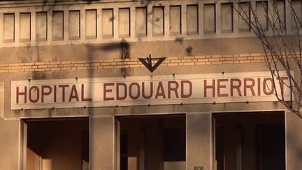 Attaque au couteau près de Lyon : un adolescent poignardé hospitalisé en urgence absolue, son agresseur en fuite