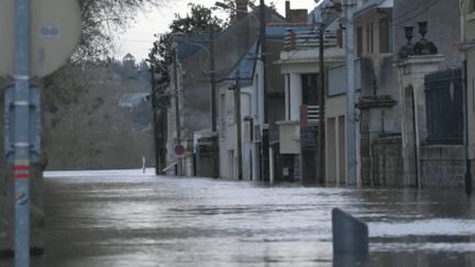 Inondations dans le Maine-et-Loire : les commerçants, désemparés, attendent la décrue avec impatience