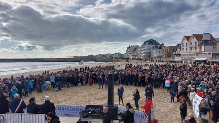 À Quiberon, une mobilisation de 1 500 personnes contre le projet d'un parc éolien en mer