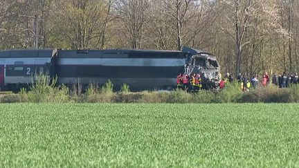 Collision entre un TGV et un poids lourd dans le Pas-de-Calais : le conducteur du train tué, plusieurs blessés