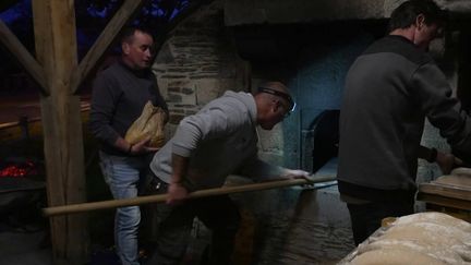 Loire-Atlantique : les habitants de Massérac ont ouvert un four municipal et font du pain une fois par mois, faute de boulangerie