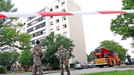 Incendie mortel près de Lyon : au moins un départ de feu d'origine criminelle dans l'immeuble, pas d'interpellation à ce stade