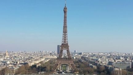 14 anciennes marches de la tour Eiffel vendues pour 450 000 euros