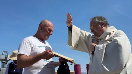 À Marseille, des centaines de motards reçoivent leur bénédiction annuelle devant Notre-Dame de la Garde