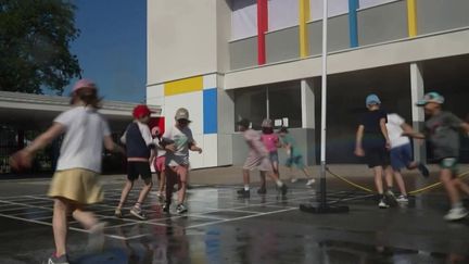 Isolation des murs de l'école, brumisateurs... Comment la ville de Libourne, en Gironde, a investi pour limiter les effets de la chaleur sur les plus jeunes