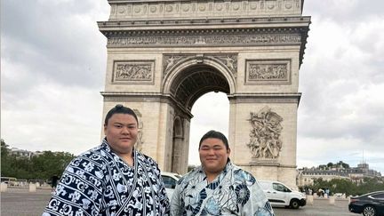 Les stars du sumo débarquent à Paris pour un rare tournoi ce week-end