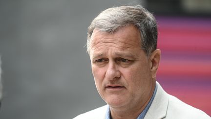 Louis Aliot, le maire RN de Perpignan, dénonce un salut nazi lors d'un vote en conseil municipal et veut saisir la justice