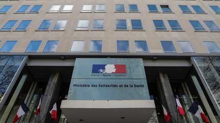 Un homme muni d'un couteau fait intrusion au ministère de la Santé à Paris