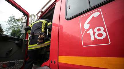 Un incendie s'est déclaré au bord de l'autoroute A6 en Seine-et-Marne, la circulation coupée sur une dizaine de kilomètres