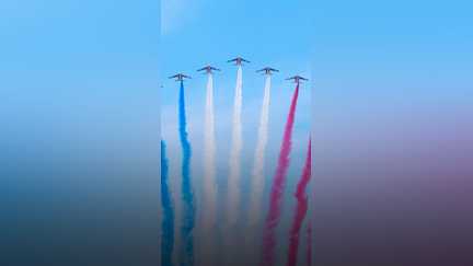 14-Juillet : la Patrouille de France survole Paris