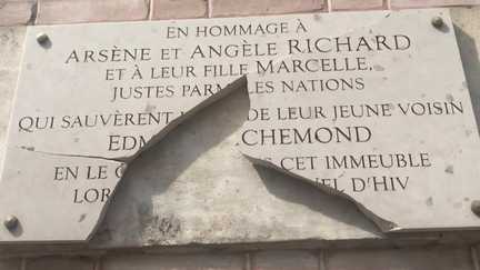 Une plaque rendant hommage à un couple de Justes dégradée dans le sud-est de Paris