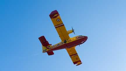 Plus de 360 pompiers encore mobilisés, dix maisons brûlées, trains supprimés... Ce que l'on sait de l'incendie dans le Var