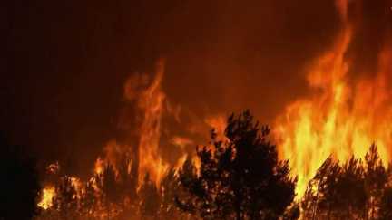 En Gironde, l'incendie continue de progresser, plus de 12 000 personnes évacuées