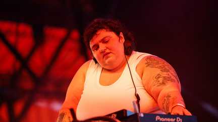 Un dispositif de sécurité spécifique prévu pour la représentation de la DJ Barbara Butch dans l'Yonne