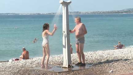 Fermer les douches de plage pour économiser l'eau ?