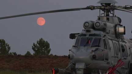 Face aux incendies en Gironde, l’hélicoptère Caracal permet de guider les pompiers