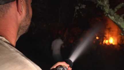 Dans le Var, l'incendie enfin stabilisé après une nuit sous haute tension