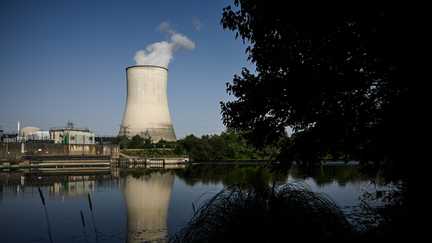 Trois réacteurs à l'arrêt, quatre autres au ralenti... Comment la sécheresse et la canicule mettent les centrales nucléaires françaises sous pression