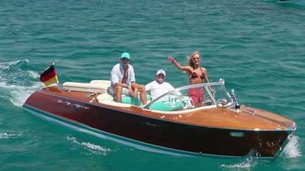 Les secrets du Riva, le bateau star de la Côte d'Azur